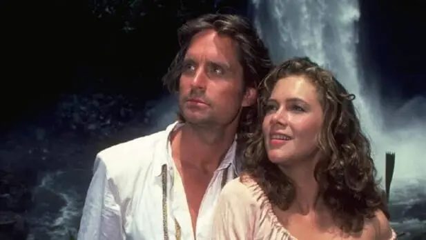 Kathleen Turner reage após Michael Douglas revelar romance dos anos 80