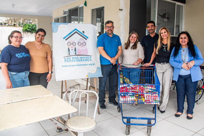 Lar dos Idosos Perseverança recebe doações de alimentos em ação social em Paranaguá