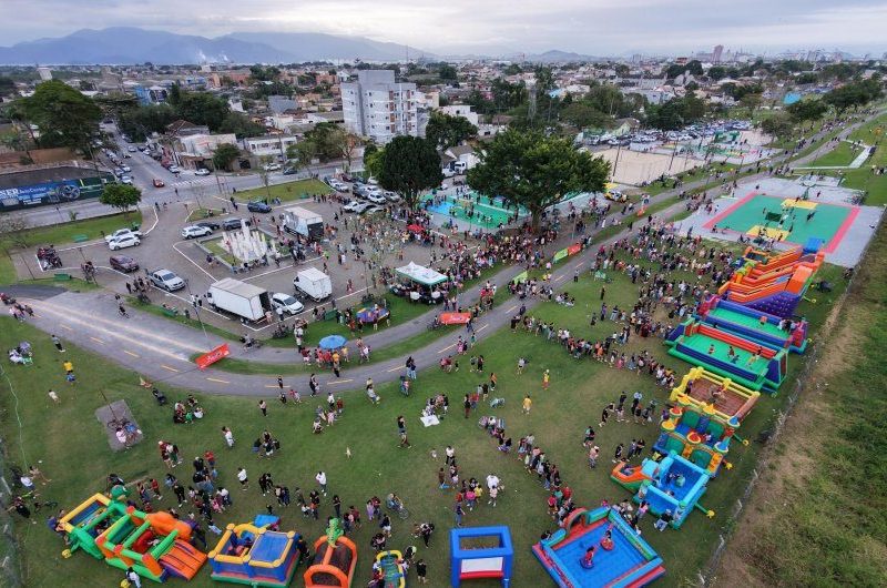 Aeroparque recebe tarde de lazer gratuita com a Liga da Justiça Solidária