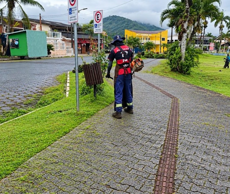 Prefeitura de Antonina intensifica limpeza urbana e roçada