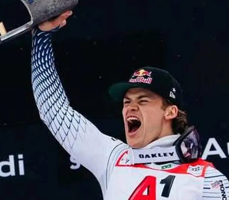 Lucas Pinheiro conquista ouro no slalom gigante na Áustria