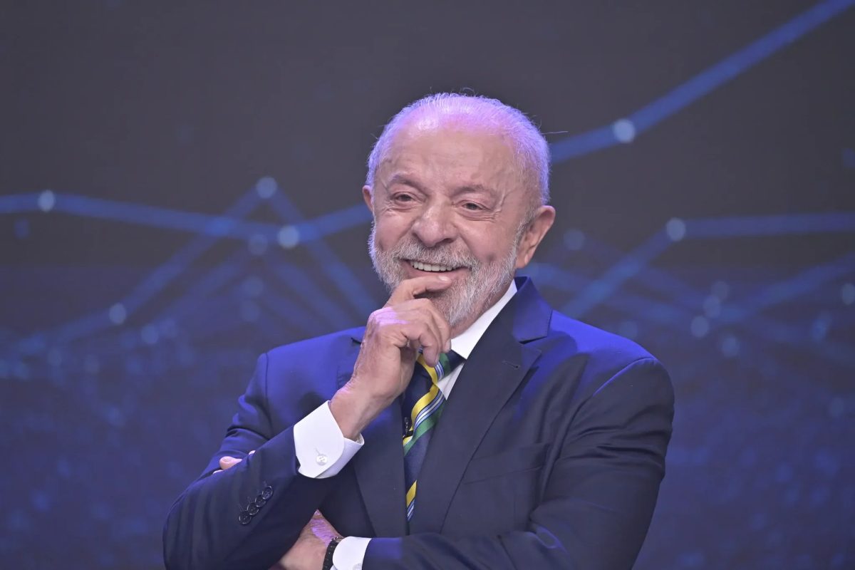 Lula diz que Flávio Bolsonaro desrespeita eleitores ao fugir para os EUA após derrota