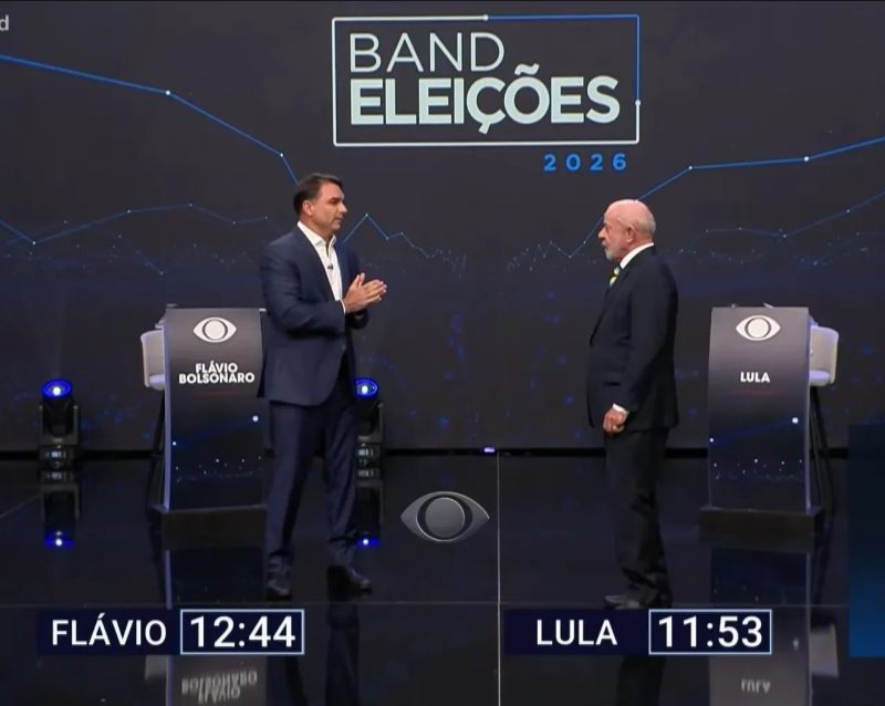Lula e Flávio Bolsonaro batem boca em debate tenso na Band