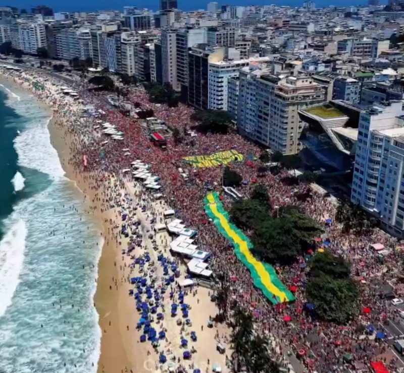 Lula e Flávio Bolsonaro mobilizam multidões no Rio