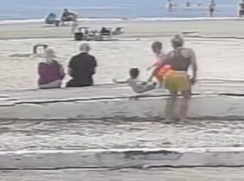 Mãe divulga vídeo de filho sendo empurrado por criança na praia de Matinhos e busca responsável; assista
