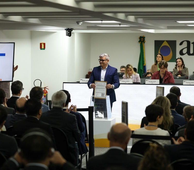 Maior leilão do pré-sal arremata sete de 13 blocos e rende R$ 530 mi
