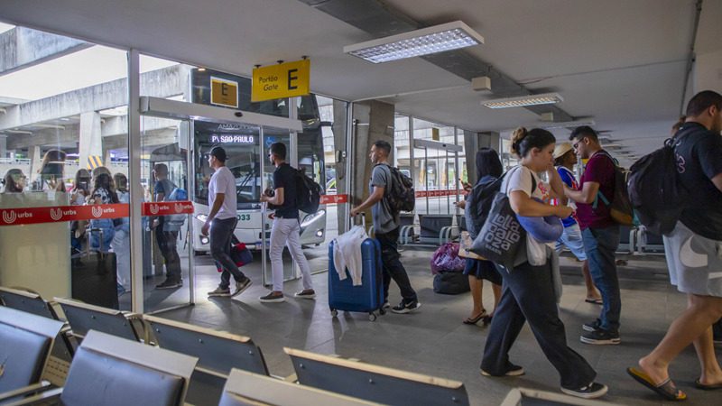 Rodoviária de Curitiba espera 35 mil passageiros no feriado
