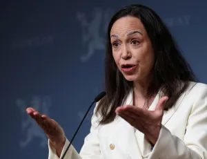 María Corina diz que EUA a deixaram fora de negociações na Venezuela