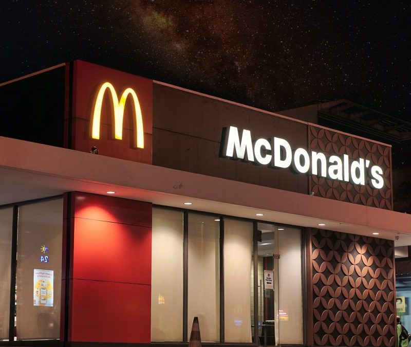 McDonald’s usa inteligência artificial para definir preços e pressionar franqueados