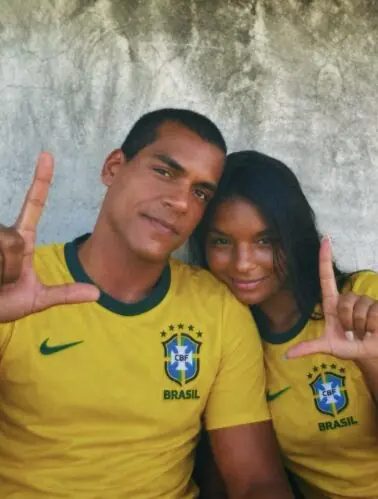 Mell Muzzillo vai à delegacia no Rio após sofrer ataques racistas e sexuais