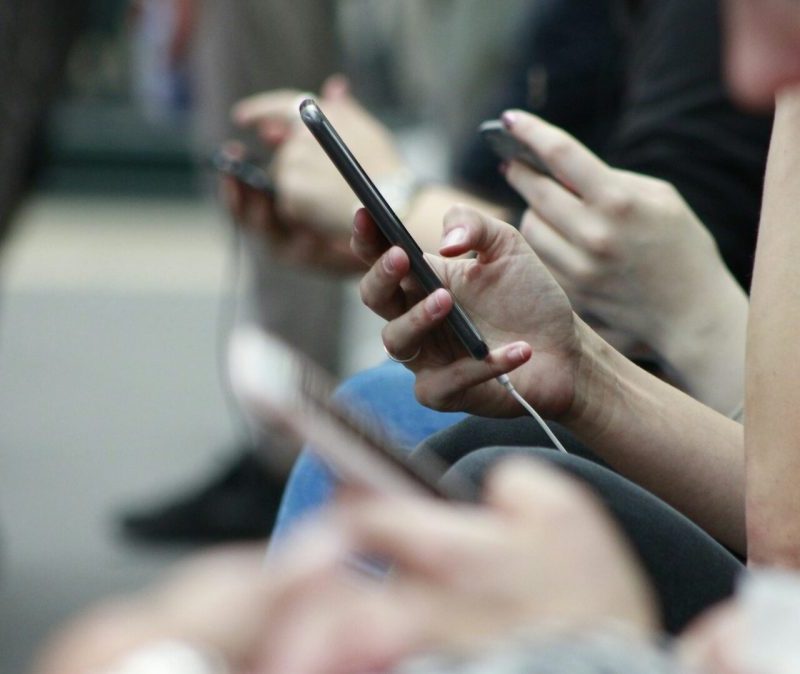 Queda global de celulares atinge menor nível desde 2012