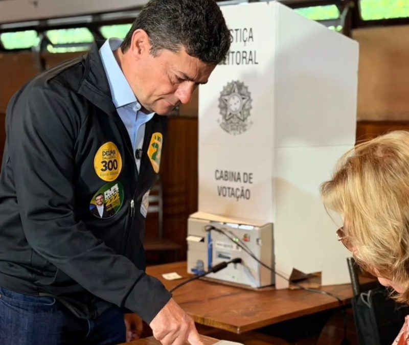 Sergio Moro vota em Curitiba e defende cassação de Deltan