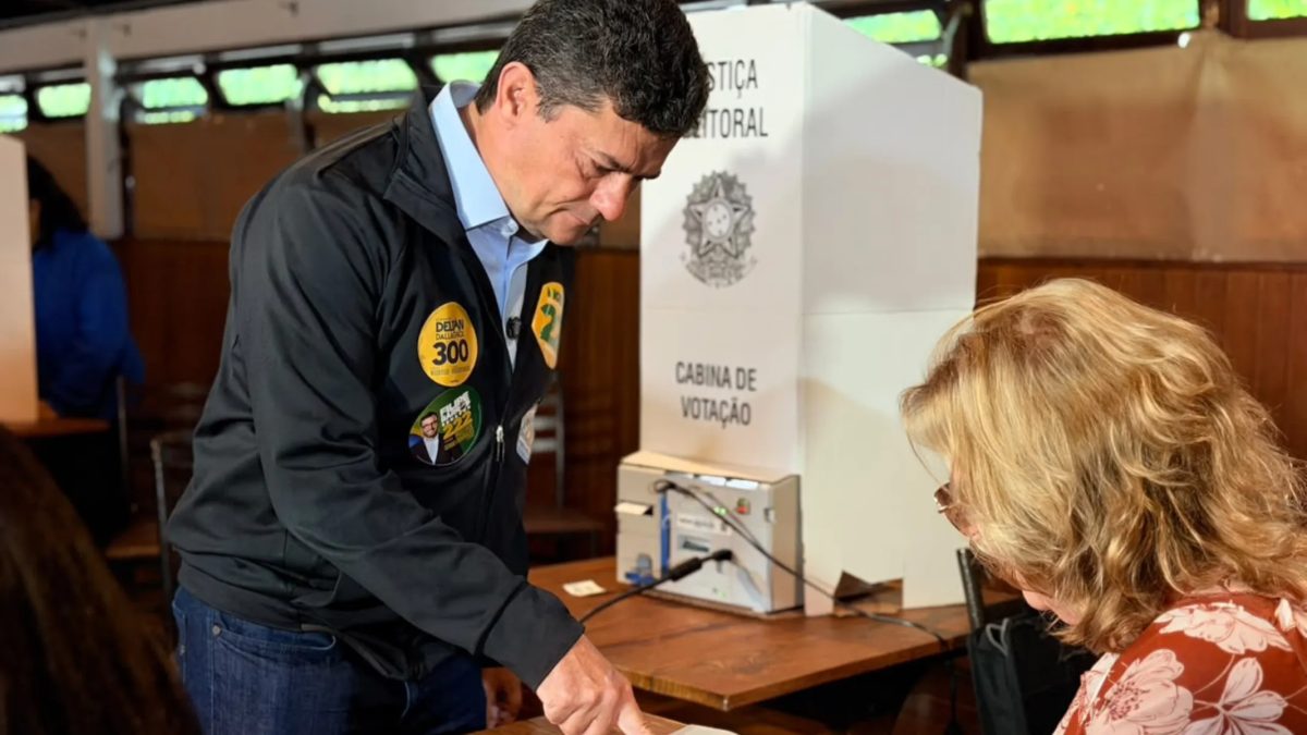 Sergio Moro vota em Curitiba e defende cassação de Deltan