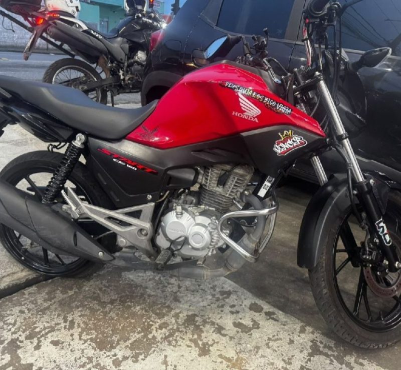 Motociclista de chinelo foge da Guarda Civil e é preso em Paranaguá