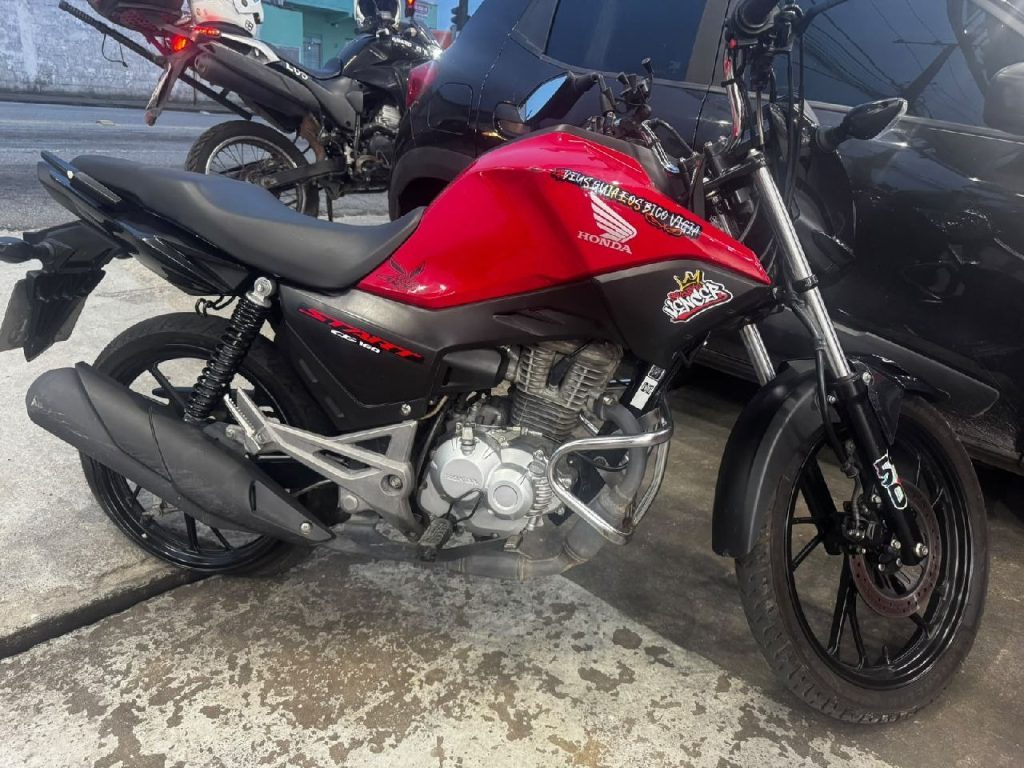 Motociclista de chinelo ignora ordem da GCM, comete série de infrações e acaba preso em Paranaguá