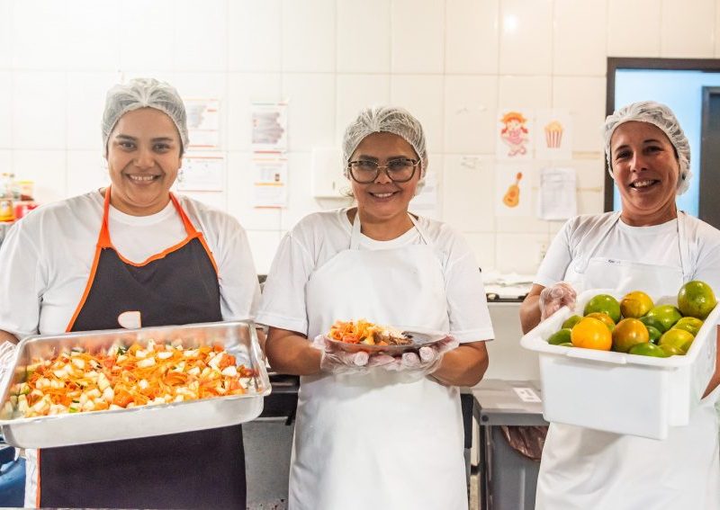 Dia da merendeira em Paranaguá celebra o afeto na rede municipal