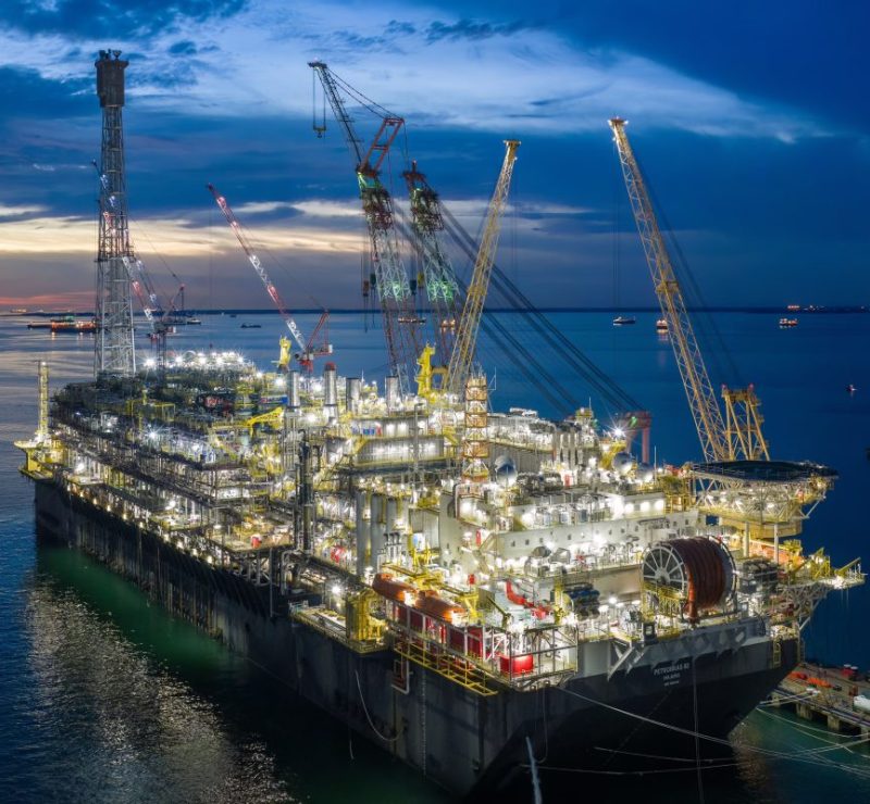 Nova plataforma gigante da Petrobras já está a caminho do Brasil