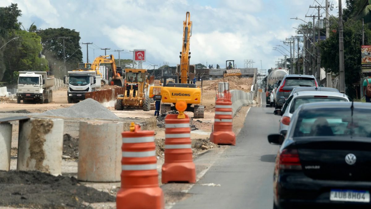 Obras de asfalto fecham alça da BR-376 por oito horas em Curitiba