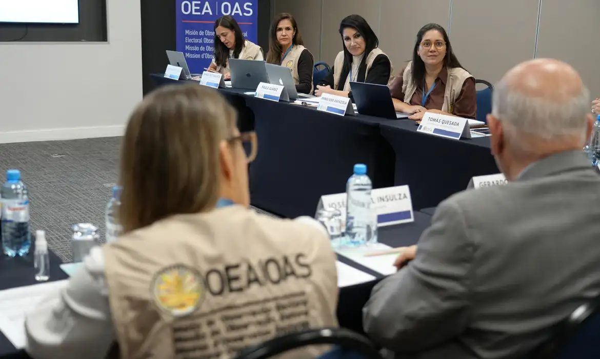 Observadores internacionais chegam ao Brasil para monitorar eleições