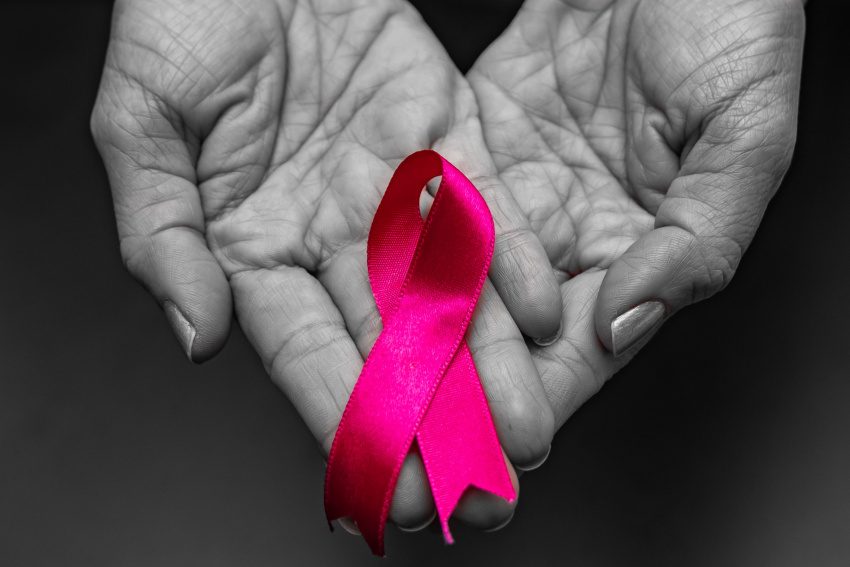 Outubro Rosa reúne ações de prevenção e cuidado com a saúde em Paranaguá