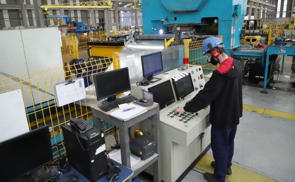 Para diferentes setores e níveis técnicos, Paraná começa a semana com mais de 25 mil vagas de emprego abertas