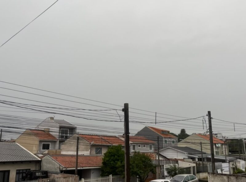 Temporal no Paraná registra ventos de quase 60 km/h e muita chuva