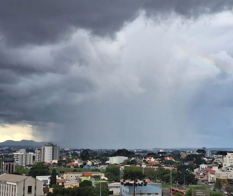 Paraná tem três alertas de tempestade no fim de semana de eleições