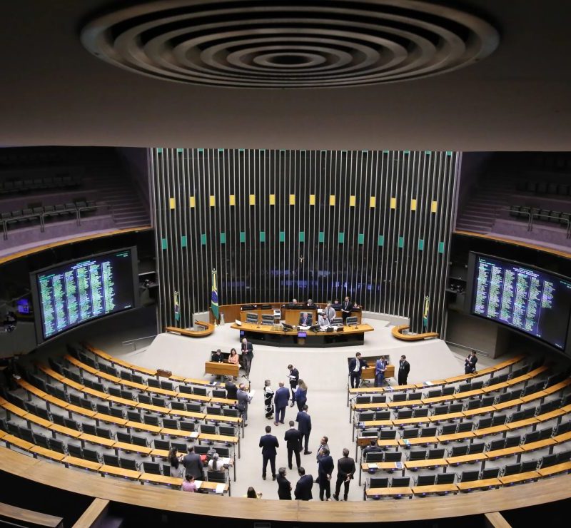 Paraná renova metade da bancada federal para 2027 com recorde de votos