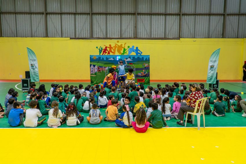 Paranaguá recebe projeto educativo que ensina segurança no trânsito por meio do teatro e de minipista