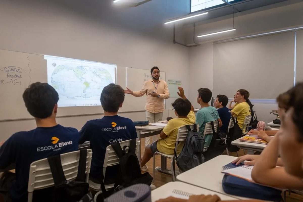 Escola em Recife insere alunos do ensino médio em empresa júnior
