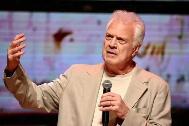 Pedro Bial confessa enfisema pulmonar por tabagismo e desabafa sobre passado