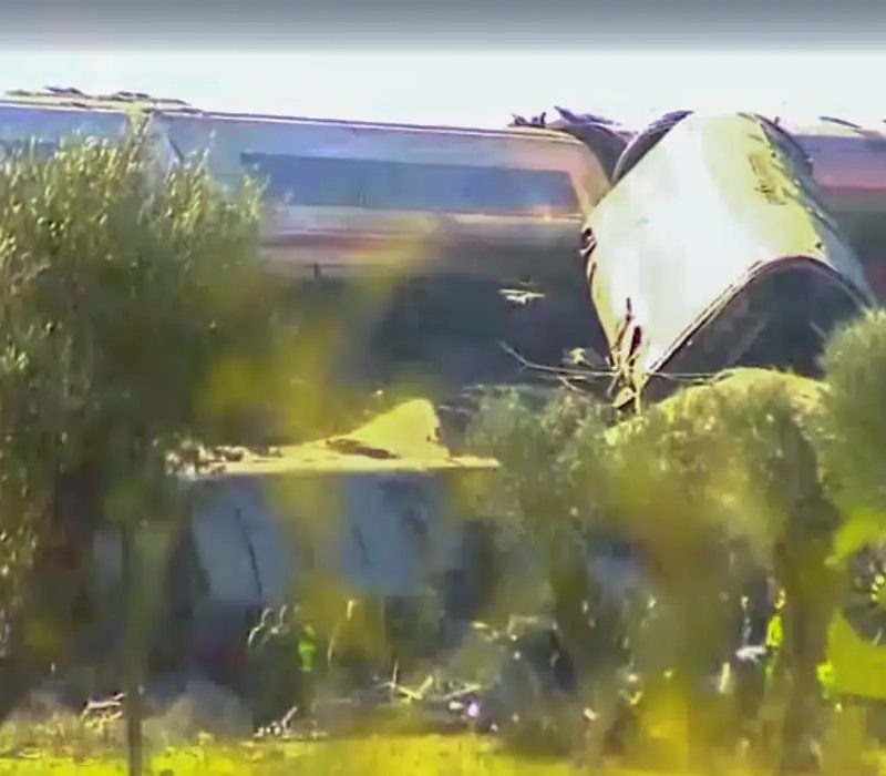 Tragédia ferroviária na Espanha deixa ao menos 30 mortos em colisão