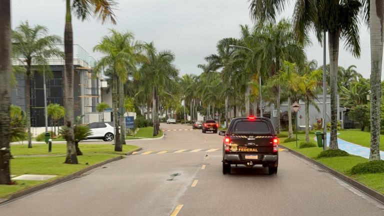 Polícia Federal combate esquema de TV clandestina ligado a milícias