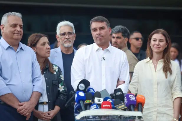 Polícia federal pede inquérito para investigar Flávio Bolsonaro por suspeita em bet