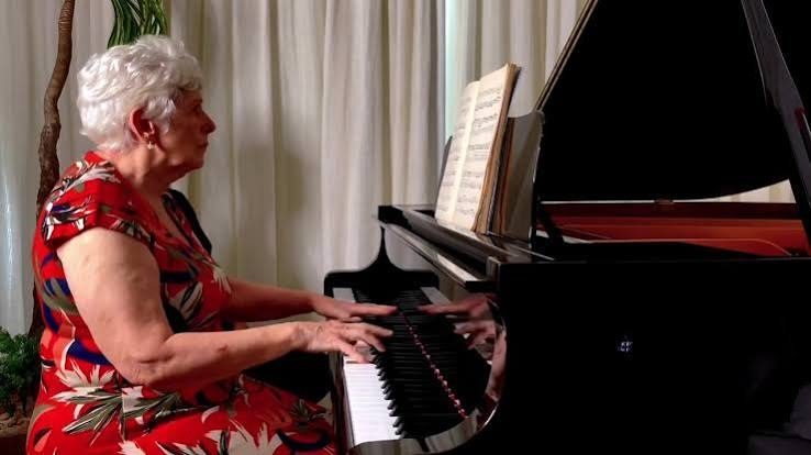 Estela Caldi leva projeto de câmara à Rádio MEC