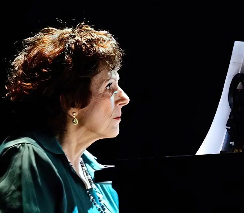 Pianista Estela Caldi estreia projeto schubertíade na rádio mec