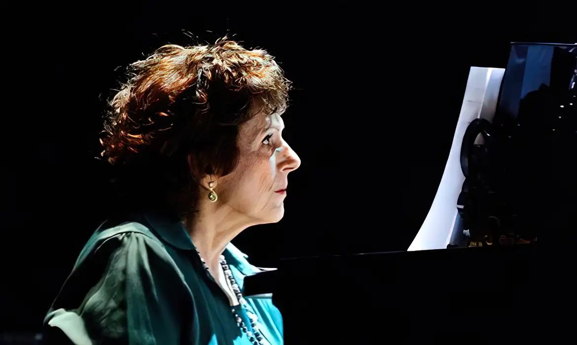 Pianista Estela Caldi apresenta projeto "Schubertíade" na Rádio MEC