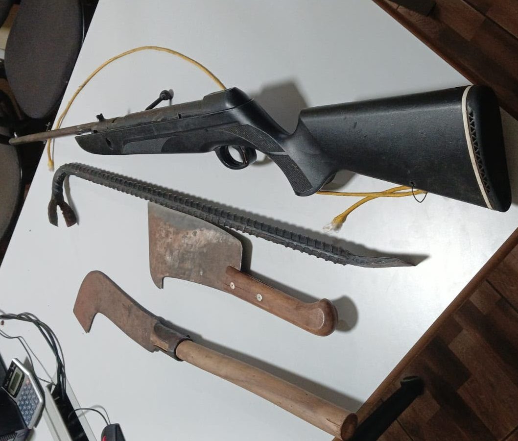 PMPR prende homem por violência doméstica e apreende arma de fogo em Santa Cruz de Monte Castelo