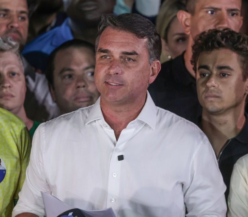 Polícia Federal cancela passaportes de senador Flávio Bolsonaro