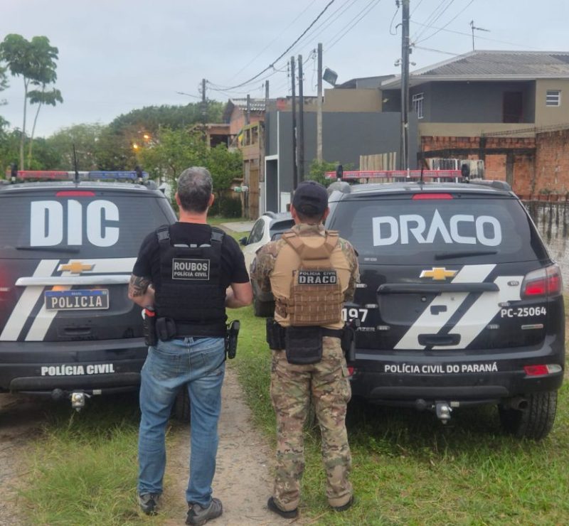 Operação policial prende trio suspeito de assalto a joalheria em shopping