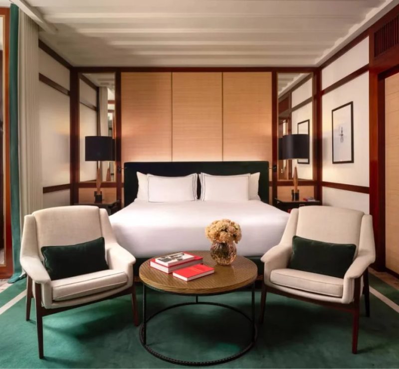 Por que os espelhos de corpo estão sumindo dos quartos de hotel