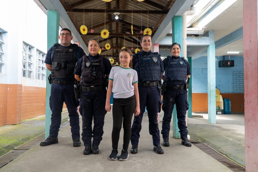 Prefeitura de Paranaguá aproxima Guarda Municipal dos estudantes com ações da Patrulha Escolar