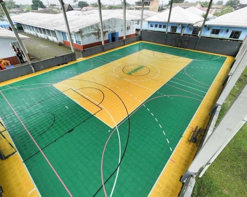 Paranaguá moderniza quadras escolares com piso modular esportivo