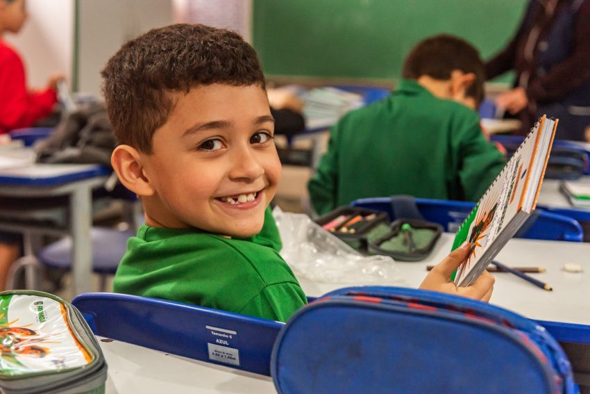 Prefeitura de Paranaguá orienta famílias sobre reserva técnica de uniformes prevista em lei e como medida de planejamento educacional