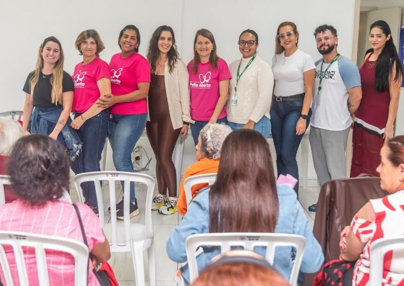 Prefeitura de Paranaguá promove ação do Outubro Rosa com idosos