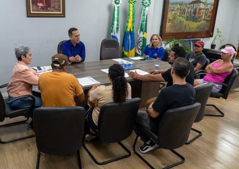 Prefeitura de Paranaguá debate melhorias com ambulantes