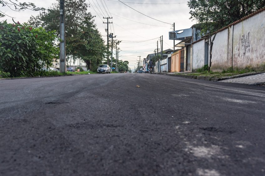 Prefeitura inicia aplicação de asfalto a quente na Avenida Tufi Maron e prepara melhorias na Roque Vernalha