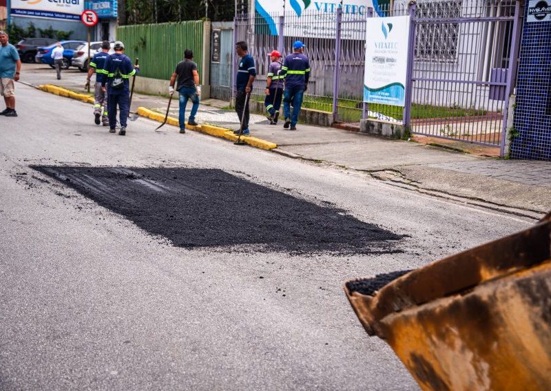 Paranaguá reforça manutenção asfáltica no centro da cidade