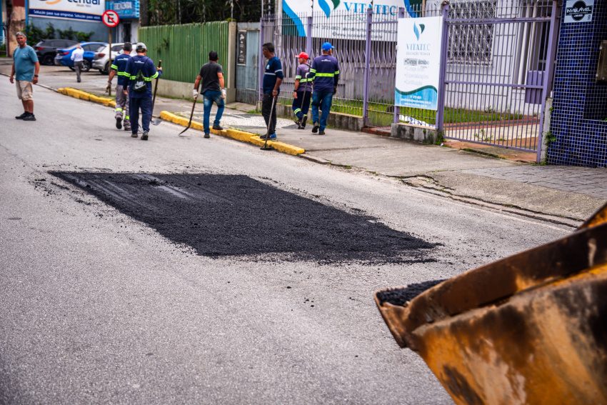 Paranaguá reforça manutenção asfáltica no centro da cidade