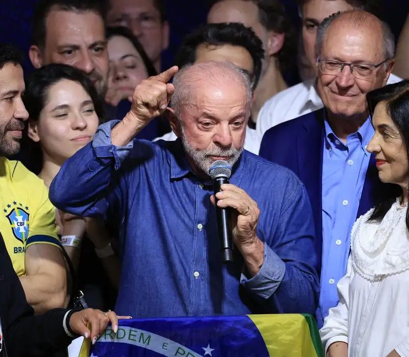 Cúpula dos três poderes reage à vitória de Lula